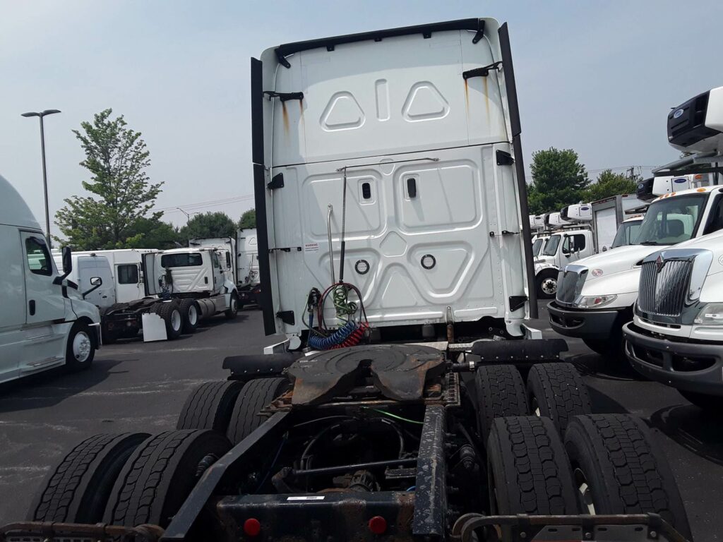 2020 Freightliner Cascadia 125 Sleeper Semi Truck – 72″ Condo Sleeper, 450HP, 10