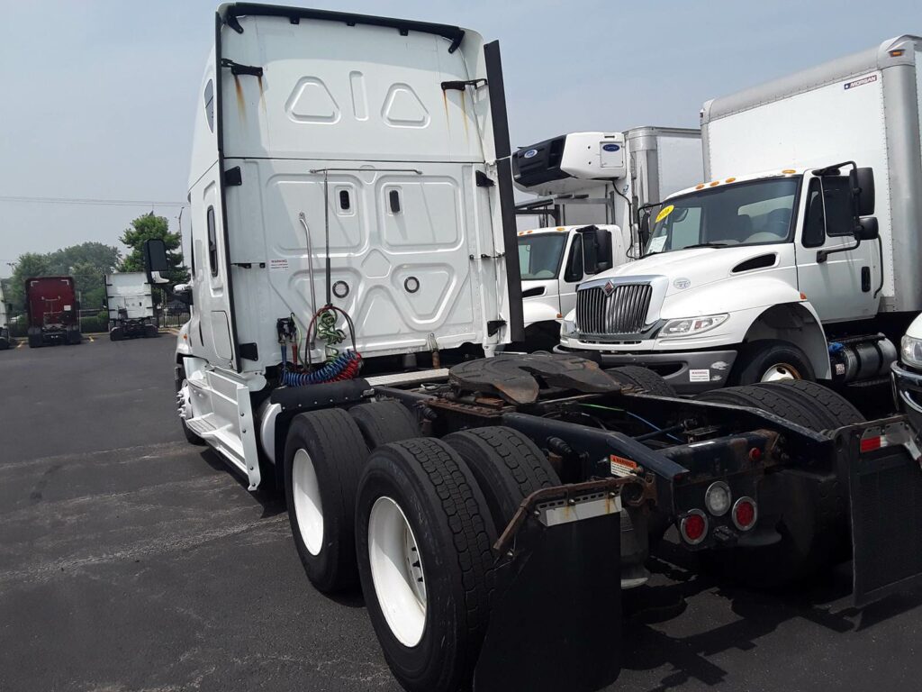 2020 Freightliner Cascadia 125 Sleeper Semi Truck – 72″ Condo Sleeper, 450HP, 10