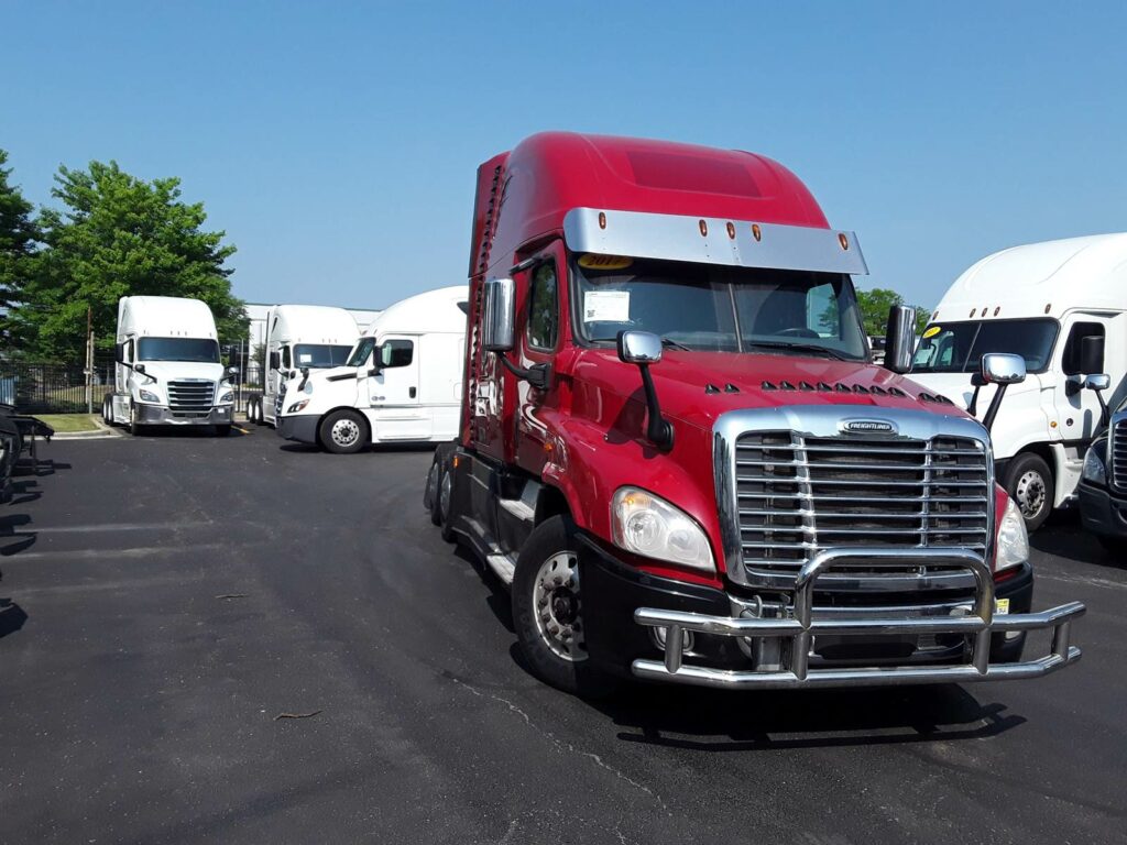 2017 Freightliner Cascadia 125 Sleeper Semi Truck – 72″ Condo Sleeper, 455HP, 12
