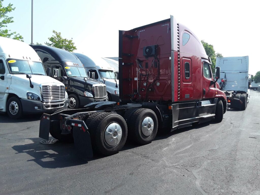 2017 Freightliner Cascadia 125 Sleeper Semi Truck – 72″ Condo Sleeper, 455HP, 12