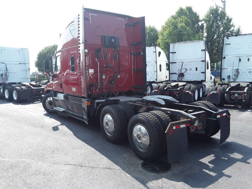 2017 Freightliner Cascadia 125 Sleeper Semi Truck – 72″ Condo Sleeper, 455HP, 12