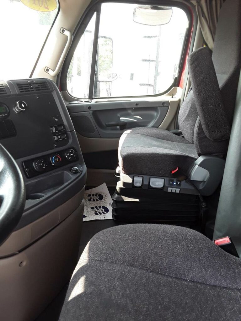 2017 Freightliner Cascadia 125 Sleeper Semi Truck – 72″ Condo Sleeper, 455HP, 12