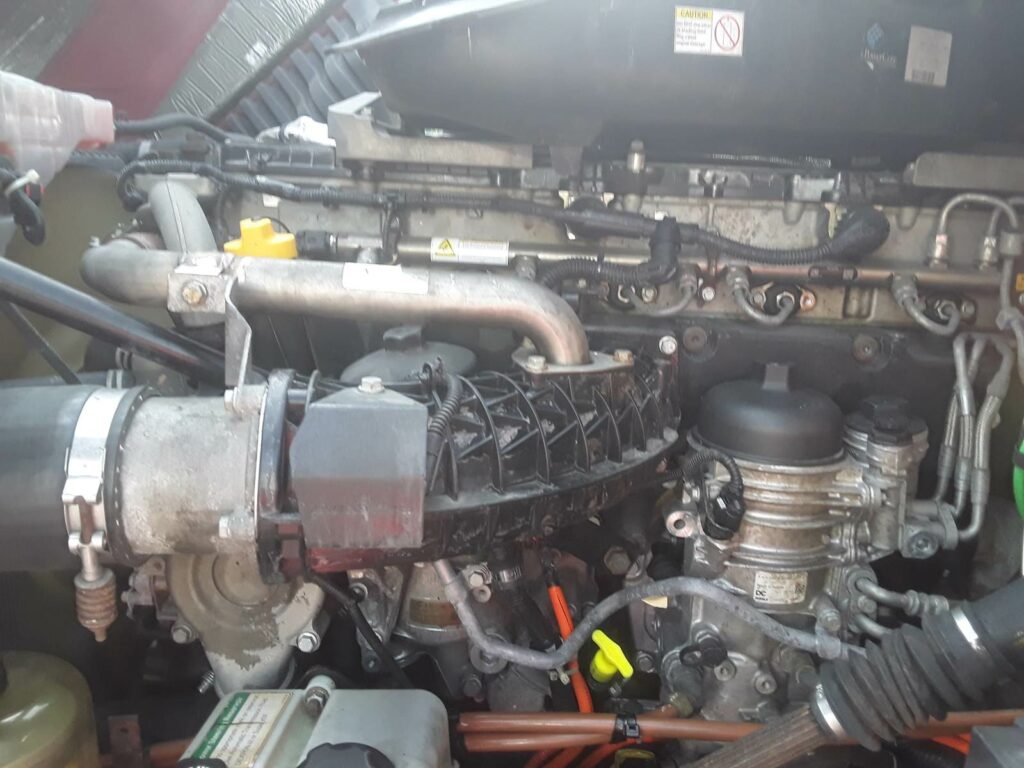 2017 Freightliner Cascadia 125 Sleeper Semi Truck – 72″ Condo Sleeper, 455HP, 12