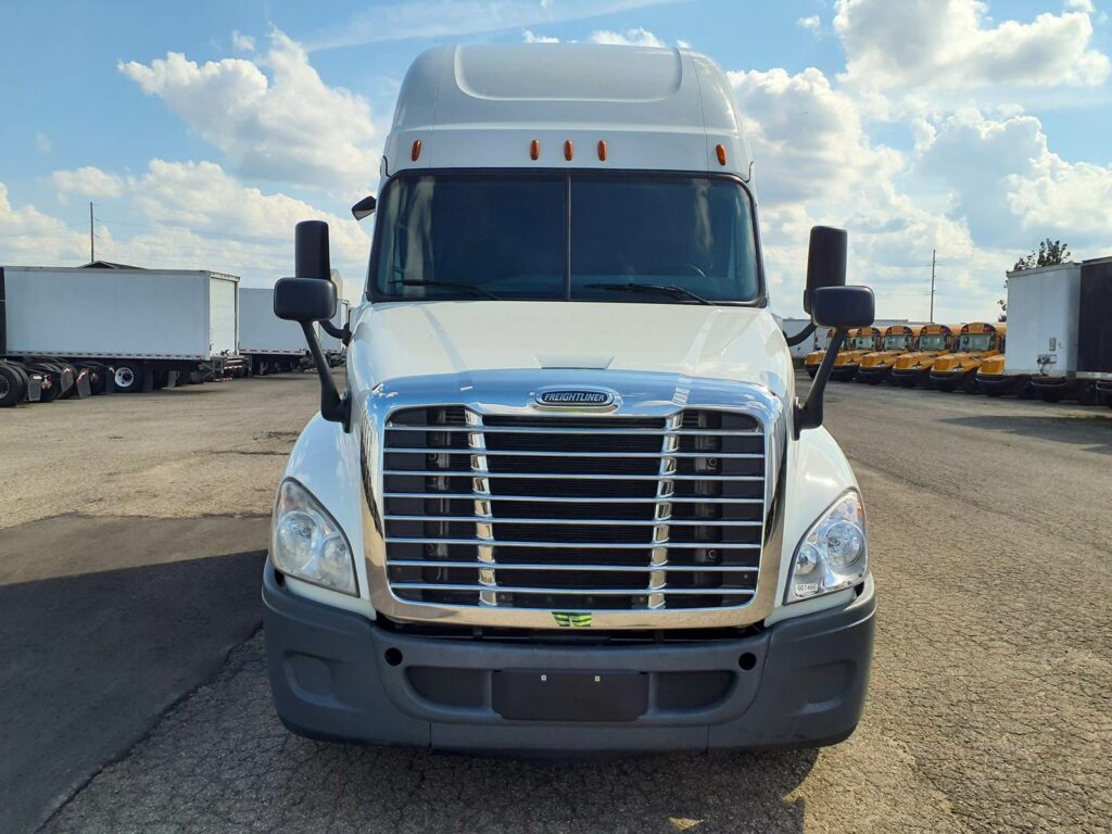 2017 Freightliner Cascadia 125 Sleeper Semi Truck – 72″ Condo Sleeper, 455HP, 12