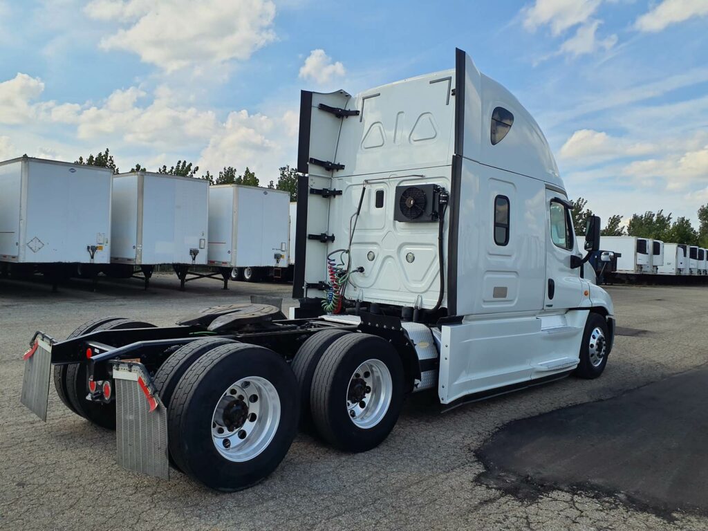 2017 Freightliner Cascadia 125 Sleeper Semi Truck – 72″ Condo Sleeper, 455HP, 12