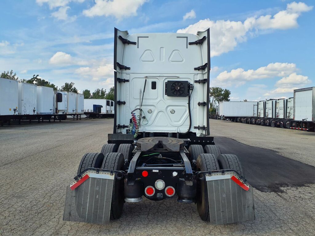 2017 Freightliner Cascadia 125 Sleeper Semi Truck – 72″ Condo Sleeper, 455HP, 12