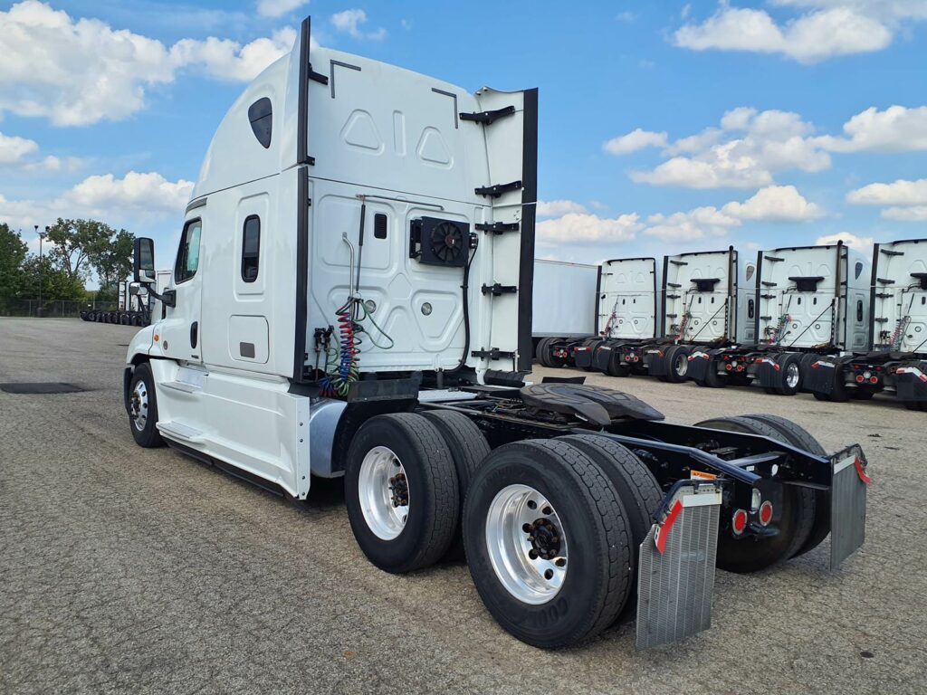 2017 Freightliner Cascadia 125 Sleeper Semi Truck – 72″ Condo Sleeper, 455HP, 12