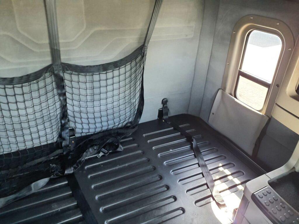 2017 Freightliner Cascadia 125 Sleeper Semi Truck – 72″ Condo Sleeper, 455HP, 12