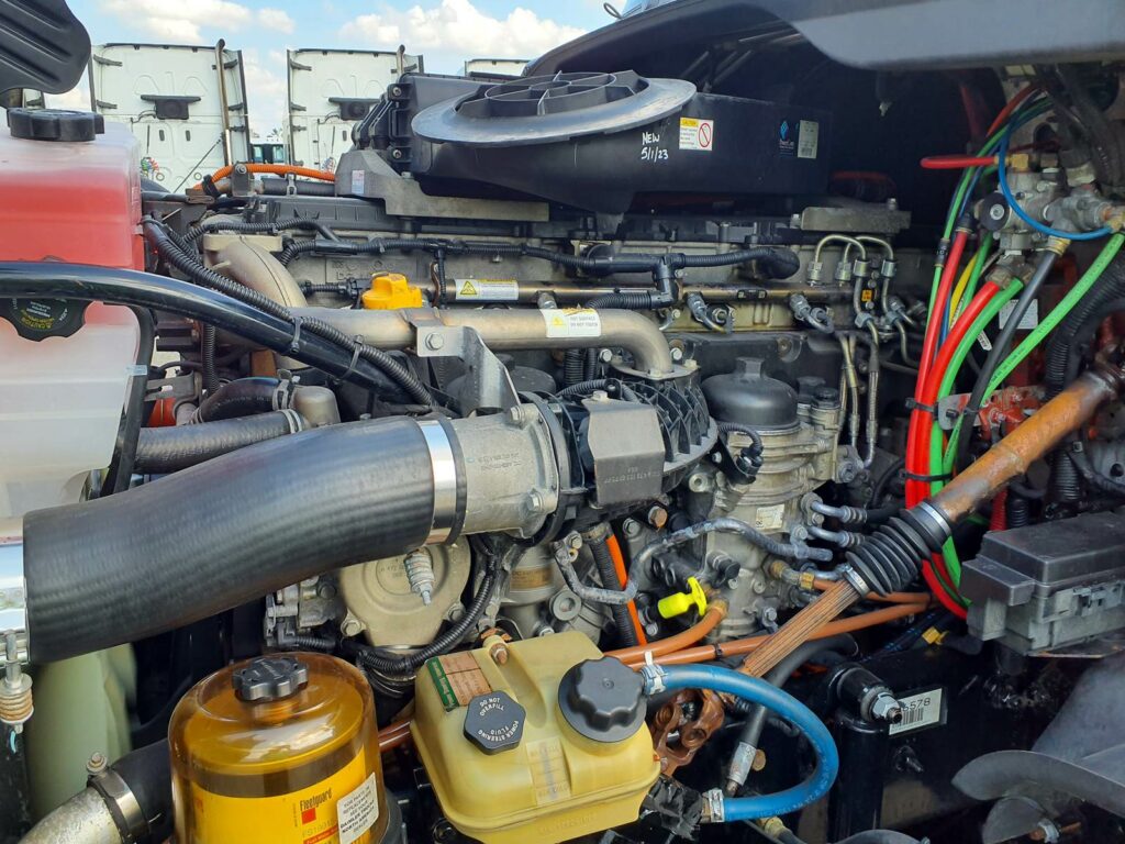 2017 Freightliner Cascadia 125 Sleeper Semi Truck – 72″ Condo Sleeper, 455HP, 12