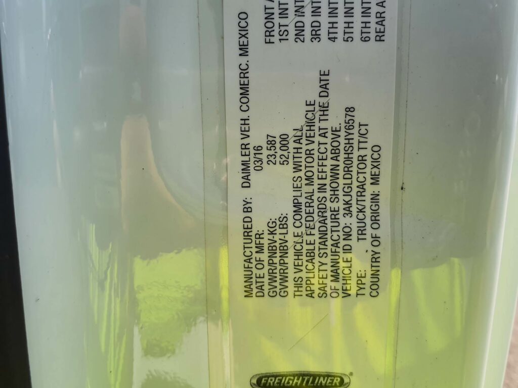 2017 Freightliner Cascadia 125 Sleeper Semi Truck – 72″ Condo Sleeper, 455HP, 12