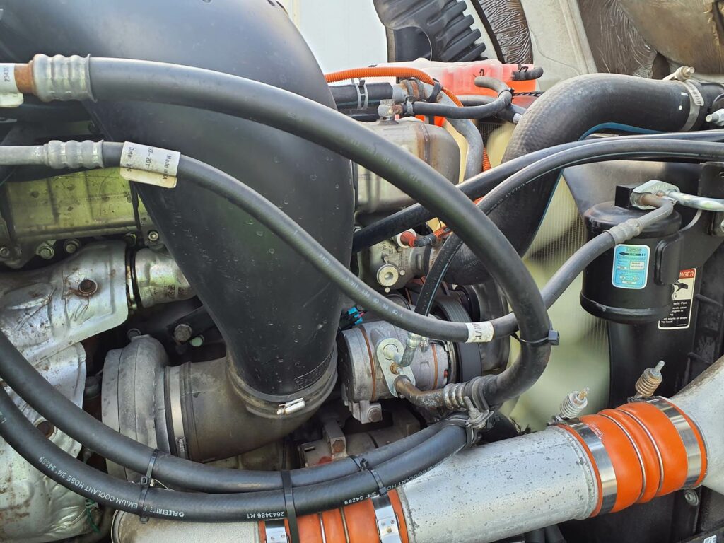 2017 Freightliner Cascadia 125 Sleeper Semi Truck – 72″ Condo Sleeper, 455HP, 12