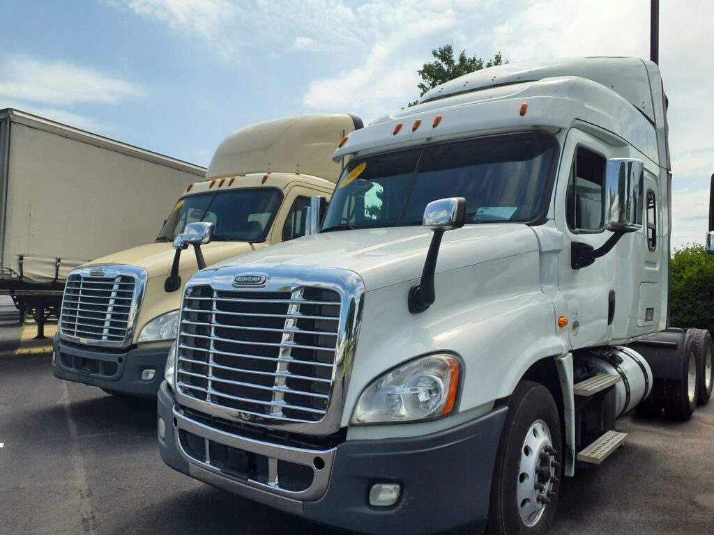 2017 Freightliner Cascadia 125 Sleeper Semi Truck – 60″ None, 450HP, 12 Speed Manual