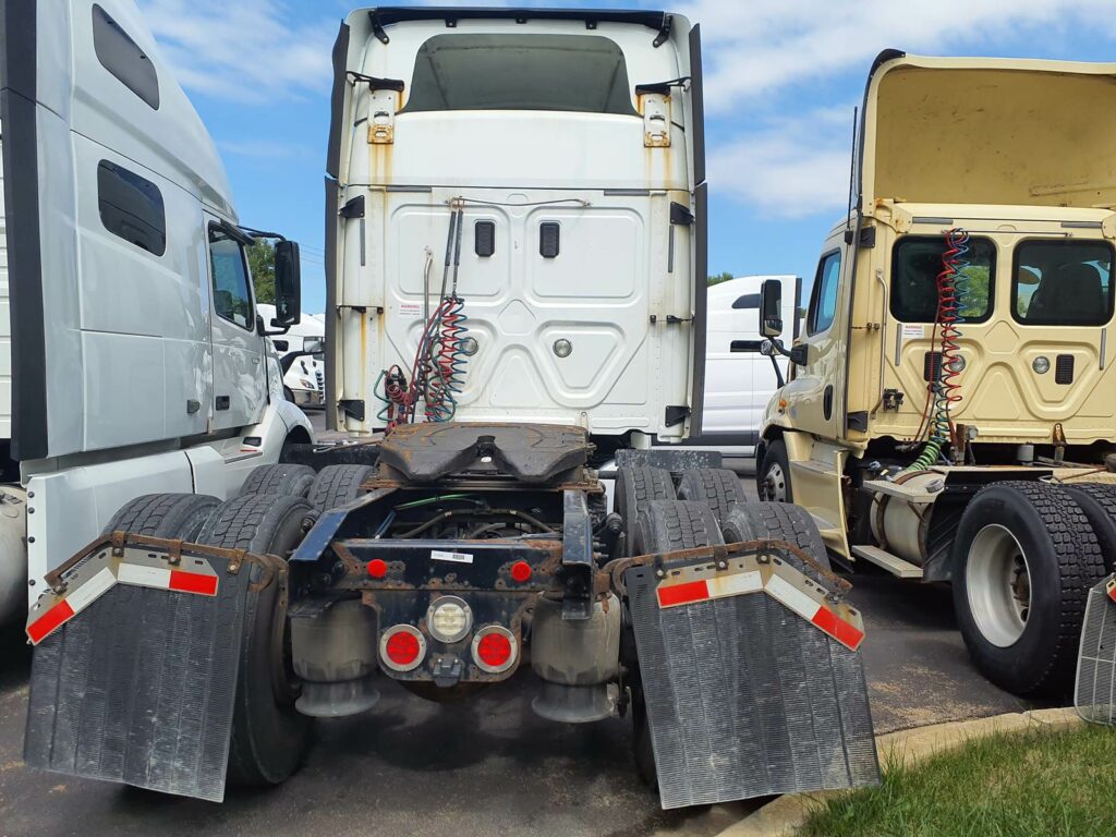 2017 Freightliner Cascadia 125 Sleeper Semi Truck – 60″ None, 450HP, 12 Speed Manual