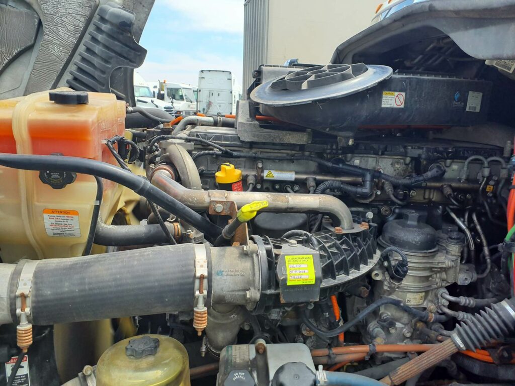 2017 Freightliner Cascadia 125 Sleeper Semi Truck – 60″ None, 450HP, 12 Speed Manual