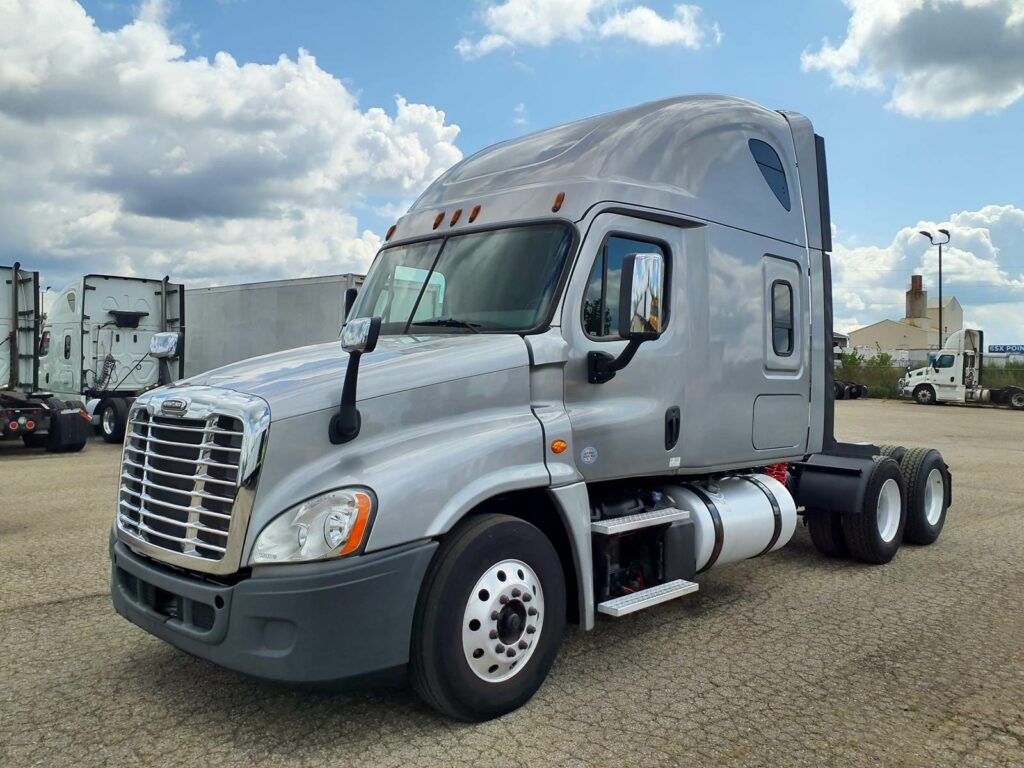 2018 Freightliner Cascadia 125 Sleeper Semi Truck – 72″ Condo Sleeper, 455HP, 12