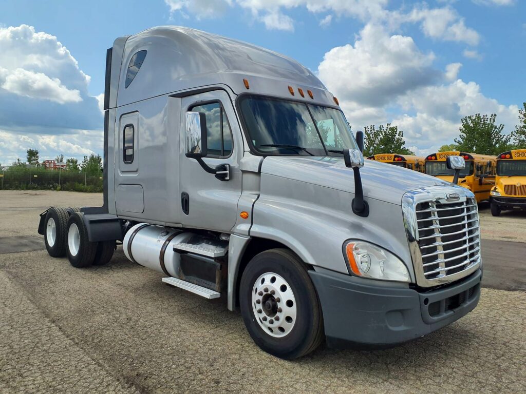 2018 Freightliner Cascadia 125 Sleeper Semi Truck – 72″ Condo Sleeper, 455HP, 12