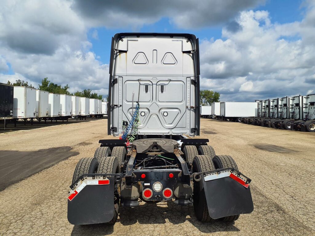 2018 Freightliner Cascadia 125 Sleeper Semi Truck – 72″ Condo Sleeper, 455HP, 12