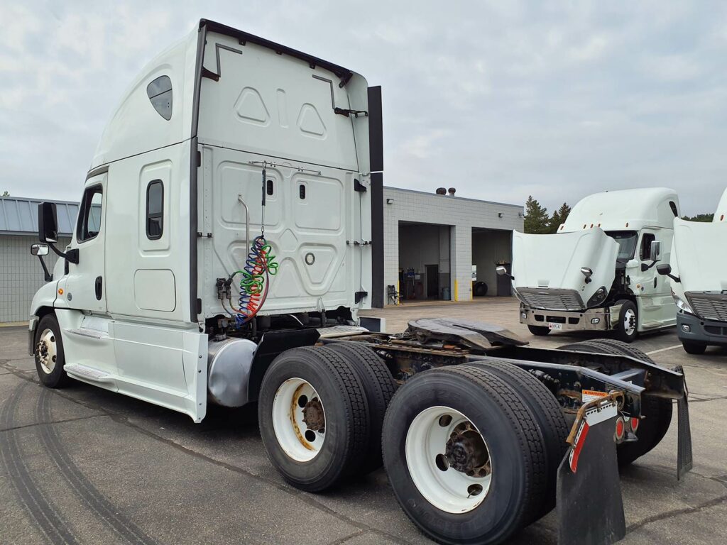 2018 Freightliner Cascadia 125 Sleeper Semi Truck – 72″ Condo Sleeper, 455HP, 12