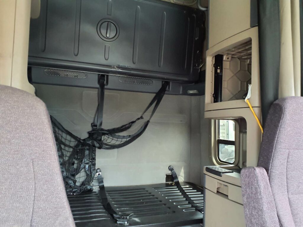 2018 Freightliner Cascadia 125 Sleeper Semi Truck – 72″ Condo Sleeper, 455HP, 12