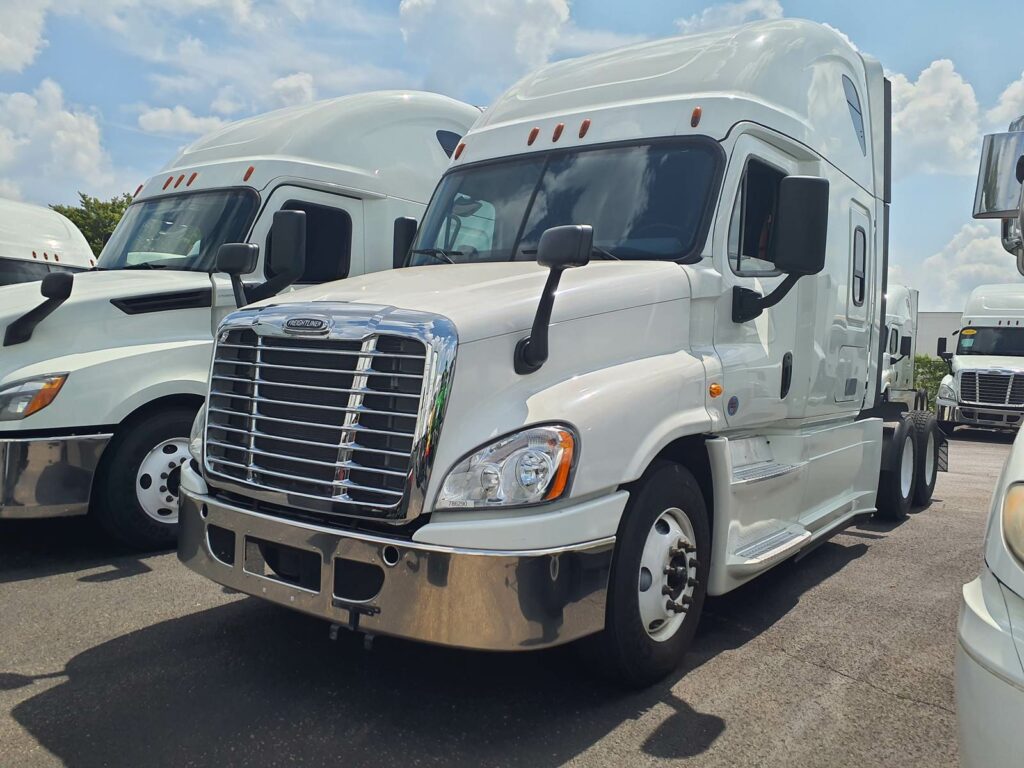 2018 Freightliner Cascadia 125 Sleeper Semi Truck – 72″ Condo Sleeper, 455HP, 12