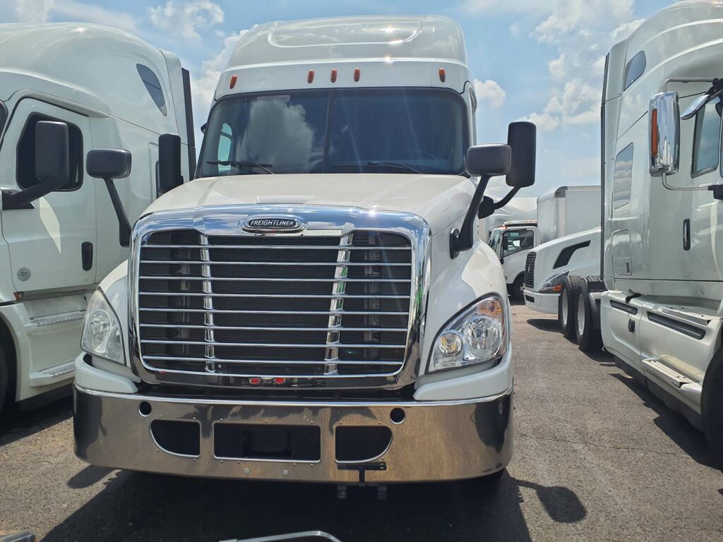 2018 Freightliner Cascadia 125 Sleeper Semi Truck – 72″ Condo Sleeper, 455HP, 12