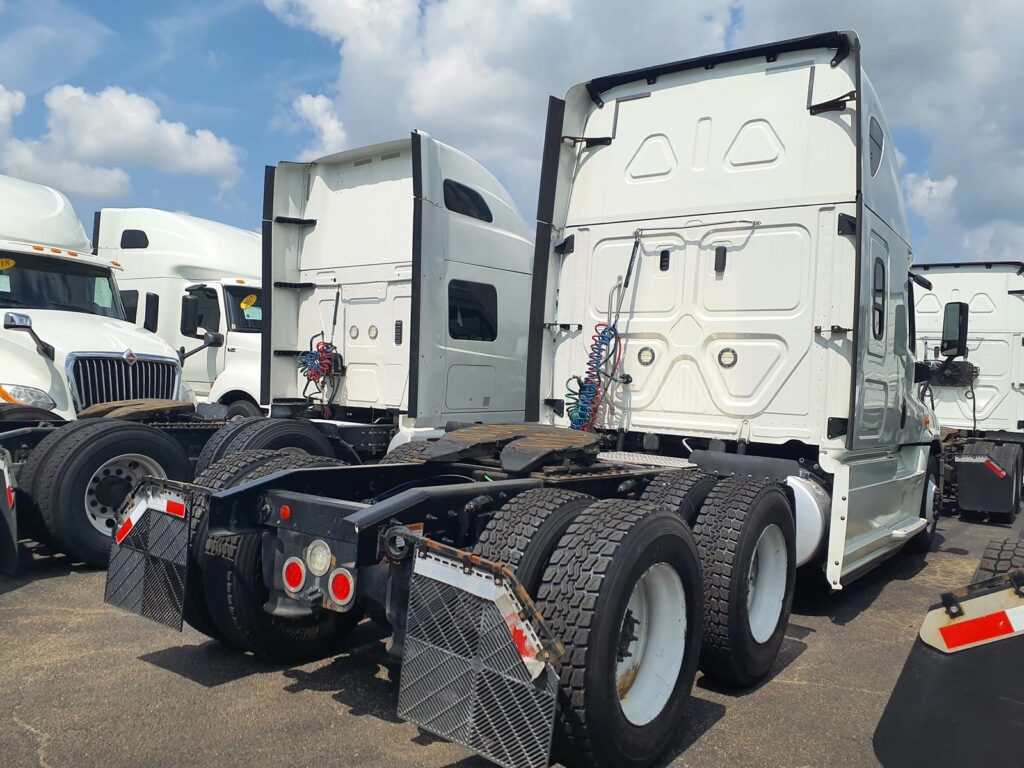 2018 Freightliner Cascadia 125 Sleeper Semi Truck – 72″ Condo Sleeper, 455HP, 12