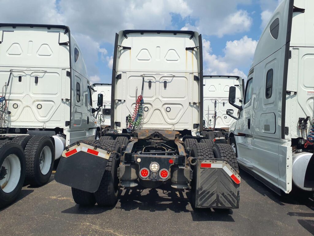 2018 Freightliner Cascadia 125 Sleeper Semi Truck – 72″ Condo Sleeper, 455HP, 12