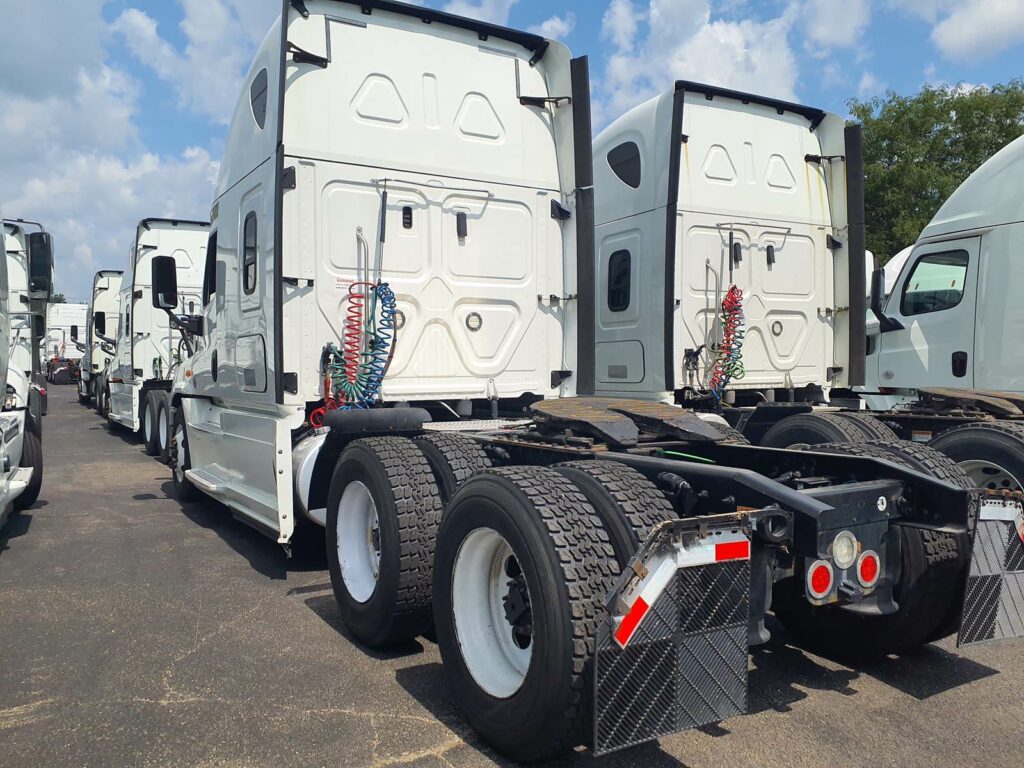 2018 Freightliner Cascadia 125 Sleeper Semi Truck – 72″ Condo Sleeper, 455HP, 12