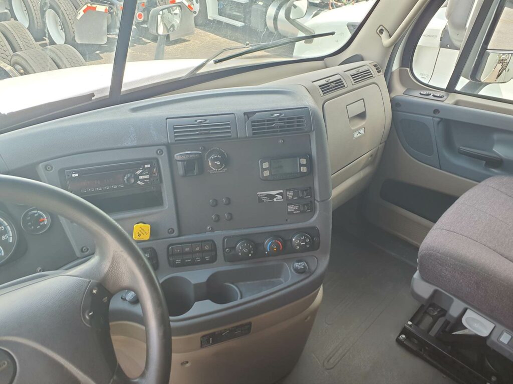 2018 Freightliner Cascadia 125 Sleeper Semi Truck – 72″ Condo Sleeper, 455HP, 12