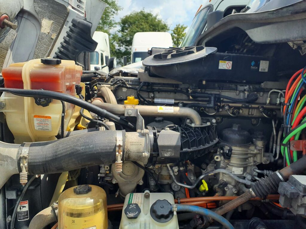 2018 Freightliner Cascadia 125 Sleeper Semi Truck – 72″ Condo Sleeper, 455HP, 12