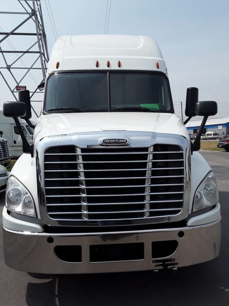 2018 Freightliner Cascadia 125 Sleeper Semi Truck – 72″ Condo Sleeper, 455HP, 12