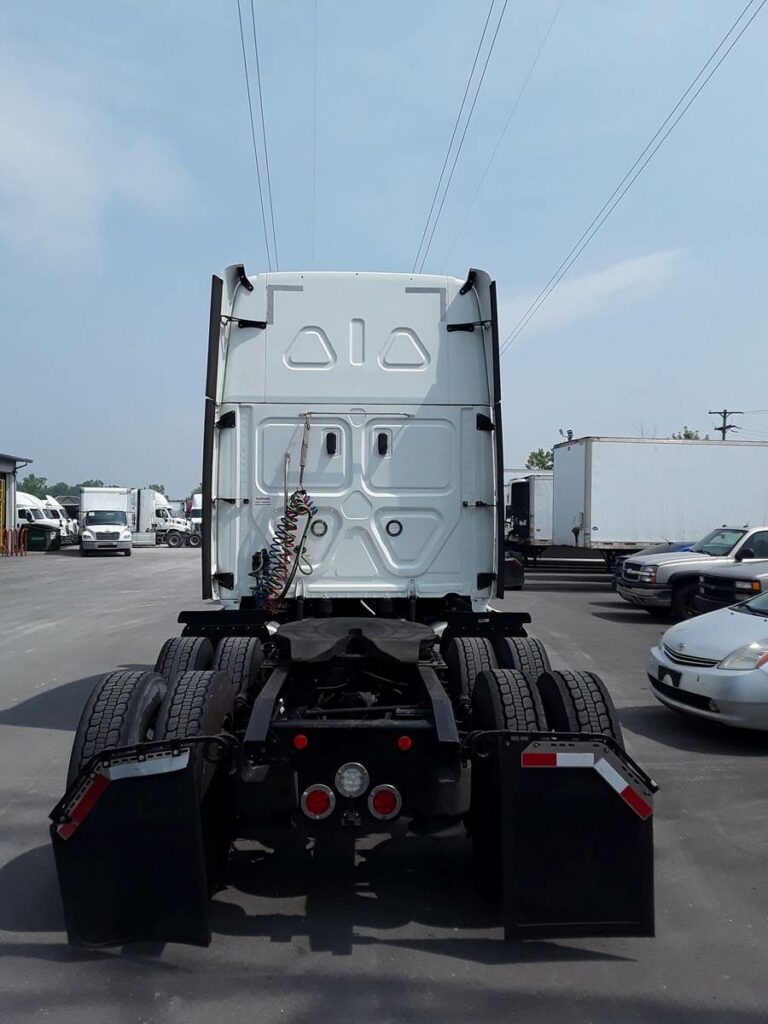 2018 Freightliner Cascadia 125 Sleeper Semi Truck – 72″ Condo Sleeper, 455HP, 12