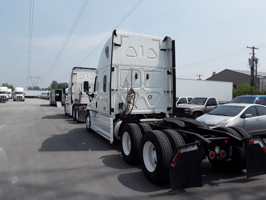 2018 Freightliner Cascadia 125 Sleeper Semi Truck – 72″ Condo Sleeper, 455HP, 12