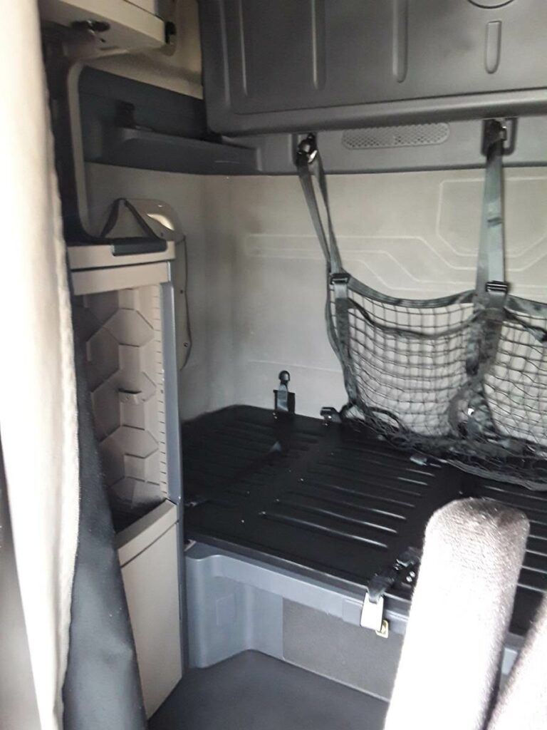 2018 Freightliner Cascadia 125 Sleeper Semi Truck – 72″ Condo Sleeper, 455HP, 12