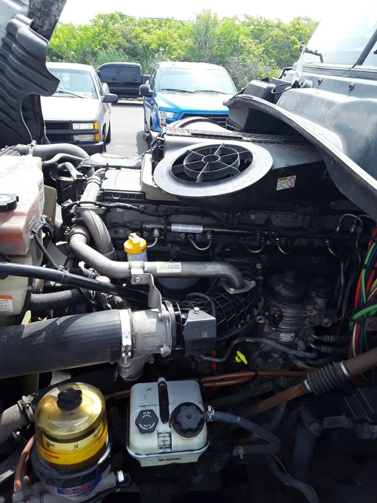 2018 Freightliner Cascadia 125 Sleeper Semi Truck – 72″ Condo Sleeper, 455HP, 12