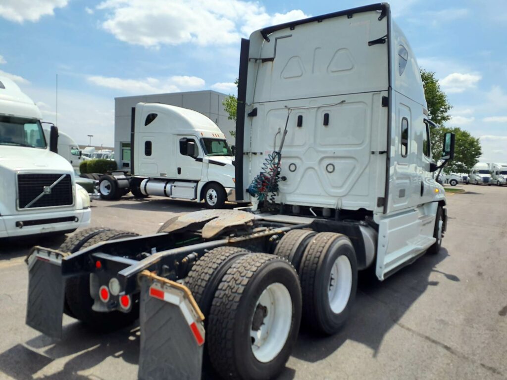 2018 Freightliner Cascadia 125 Sleeper Semi Truck – 72″ Condo Sleeper, 455HP, 12