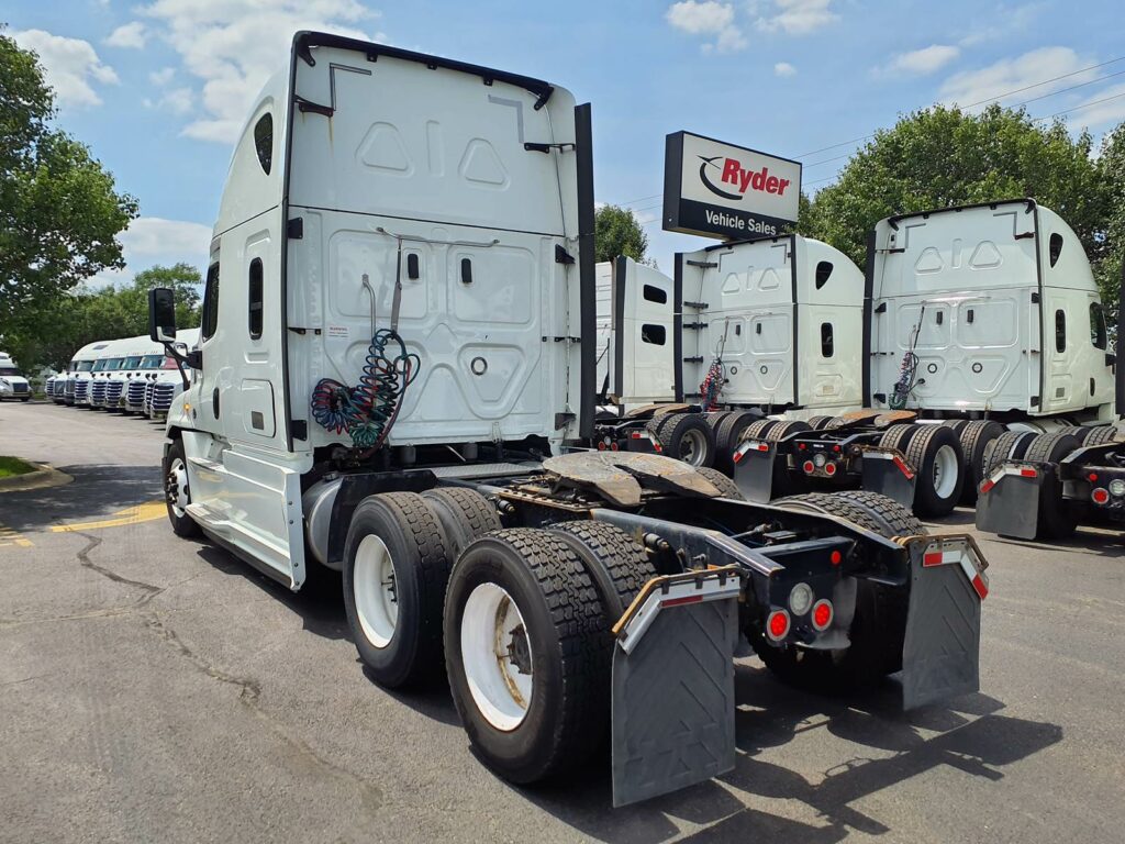 2018 Freightliner Cascadia 125 Sleeper Semi Truck – 72″ Condo Sleeper, 455HP, 12