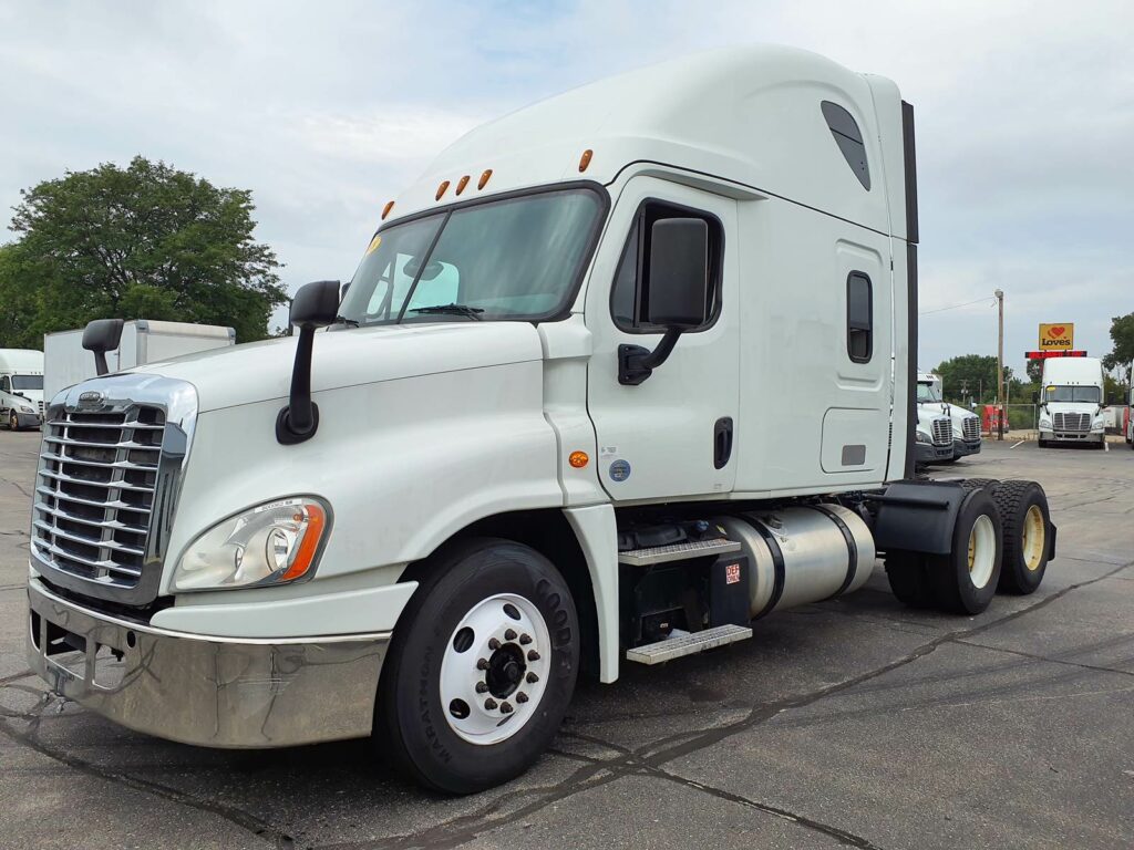 2018 Freightliner Cascadia 125 Sleeper Semi Truck – 72″ Condo Sleeper, 455HP, 12