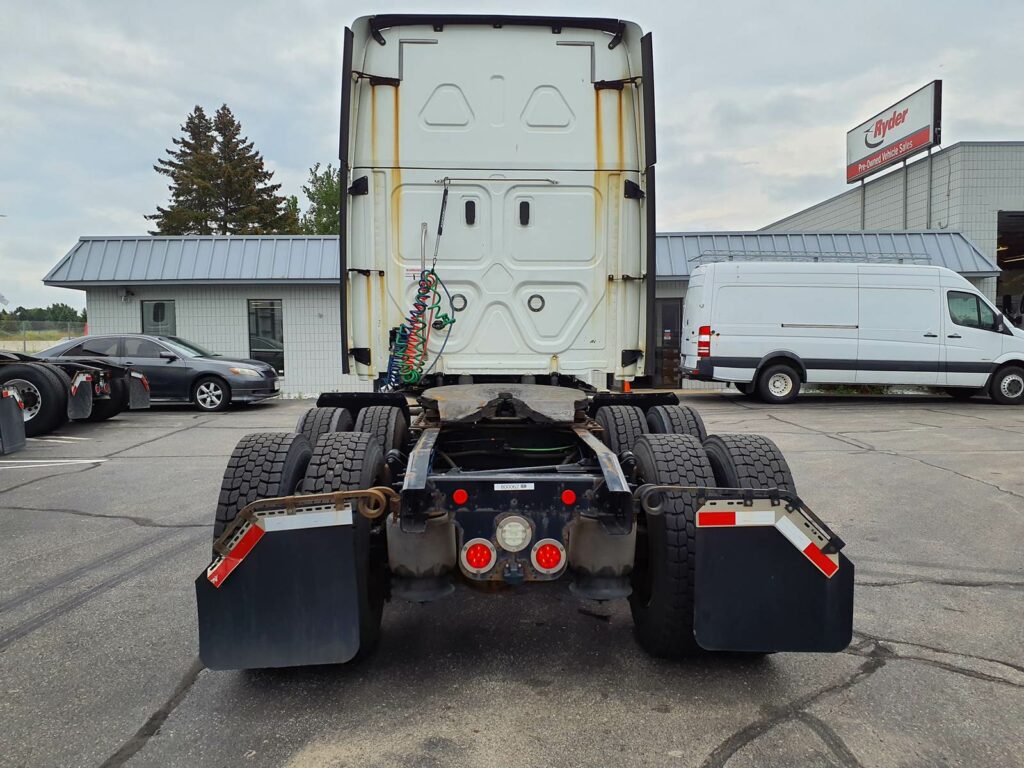 2018 Freightliner Cascadia 125 Sleeper Semi Truck – 72″ Condo Sleeper, 455HP, 12