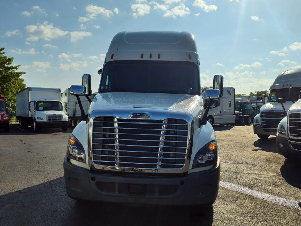 2019 Freightliner Cascadia 125 Sleeper Semi Truck – 72″ Condo Sleeper, 400HP, 10 Speed Manual