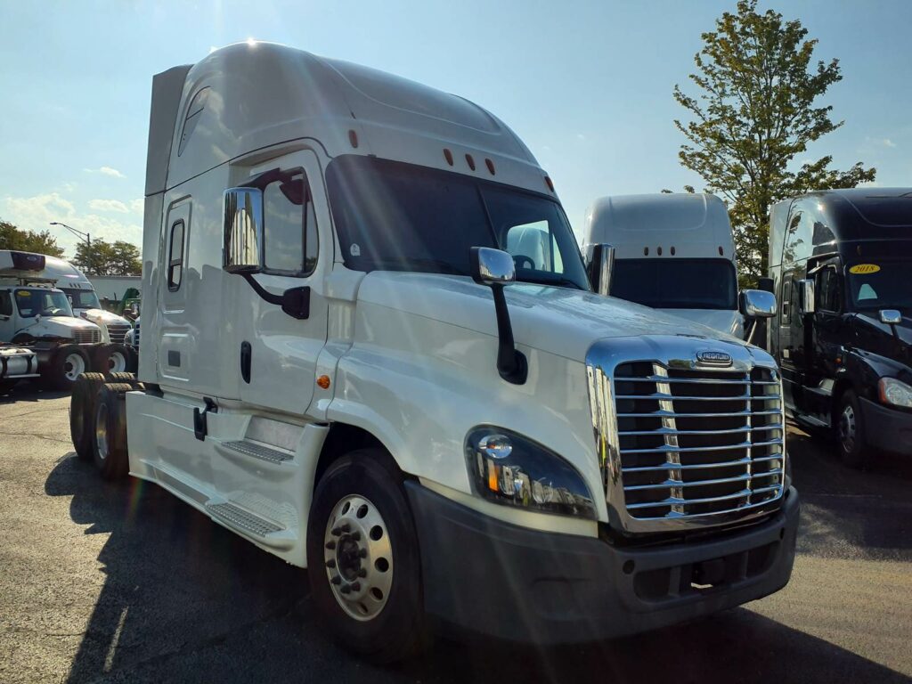 2019 Freightliner Cascadia 125 Sleeper Semi Truck – 72″ Condo Sleeper, 400HP, 10 Speed Manual