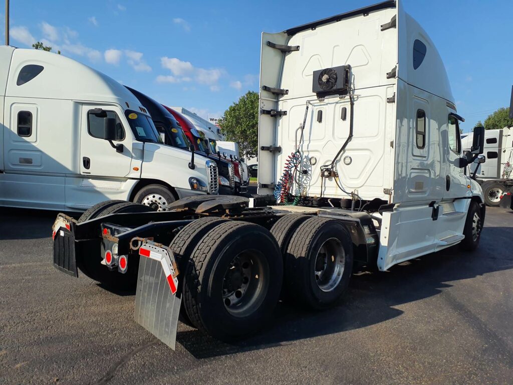 2019 Freightliner Cascadia 125 Sleeper Semi Truck – 72″ Condo Sleeper, 400HP, 10 Speed Manual
