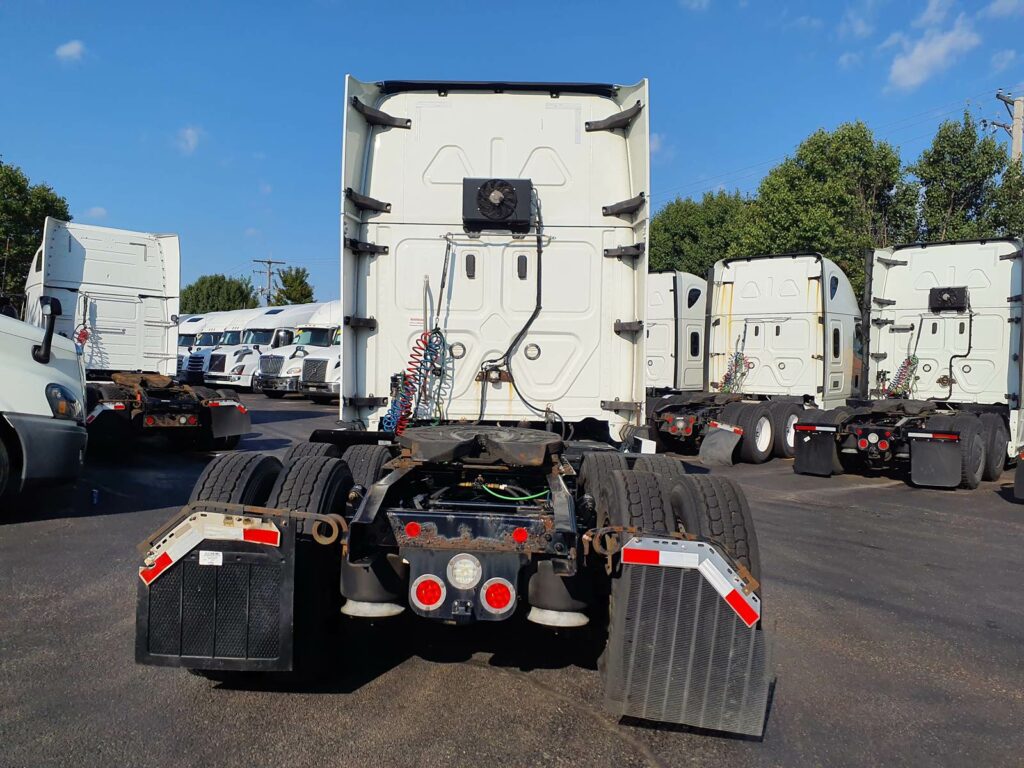 2019 Freightliner Cascadia 125 Sleeper Semi Truck – 72″ Condo Sleeper, 400HP, 10 Speed Manual