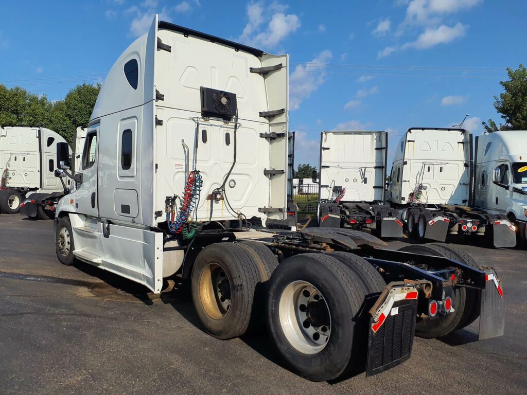2019 Freightliner Cascadia 125 Sleeper Semi Truck – 72″ Condo Sleeper, 400HP, 10 Speed Manual