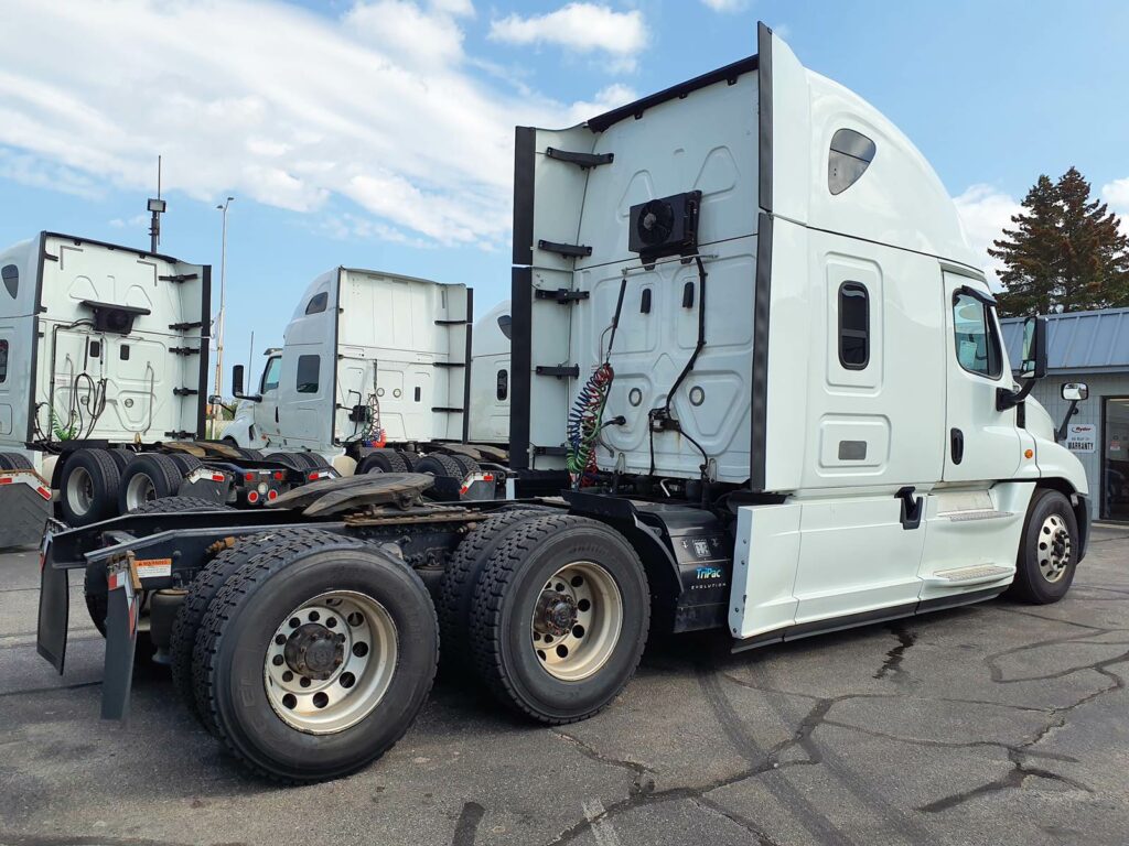 2019 Freightliner Cascadia 125 Sleeper Semi Truck – 72″ Condo Sleeper, 400HP, 10 Speed Manual