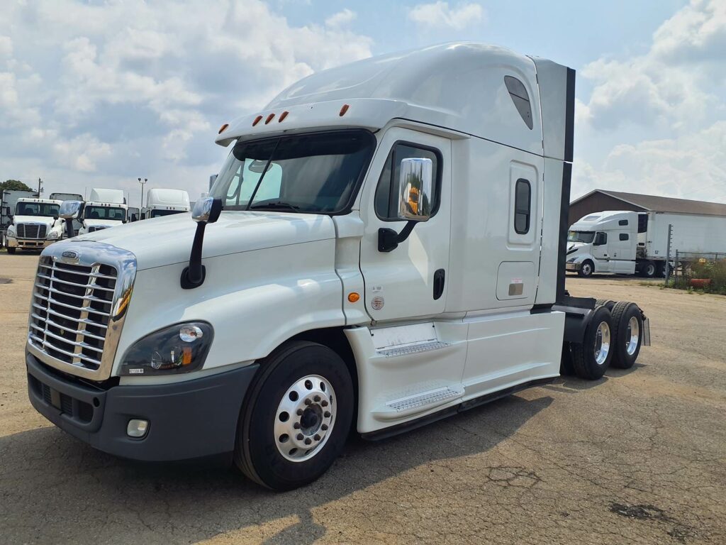2019 Freightliner Cascadia 125 Sleeper Semi Truck – 72″ Condo Sleeper, 455HP, 10 Speed Manual