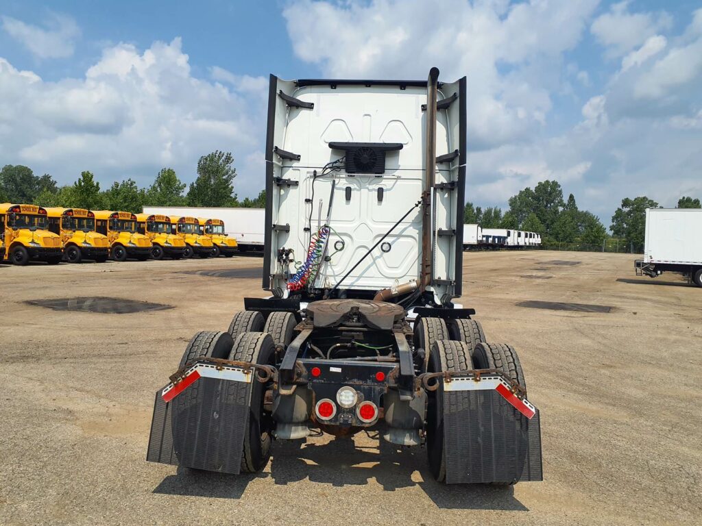 2019 Freightliner Cascadia 125 Sleeper Semi Truck – 72″ Condo Sleeper, 455HP, 10 Speed Manual