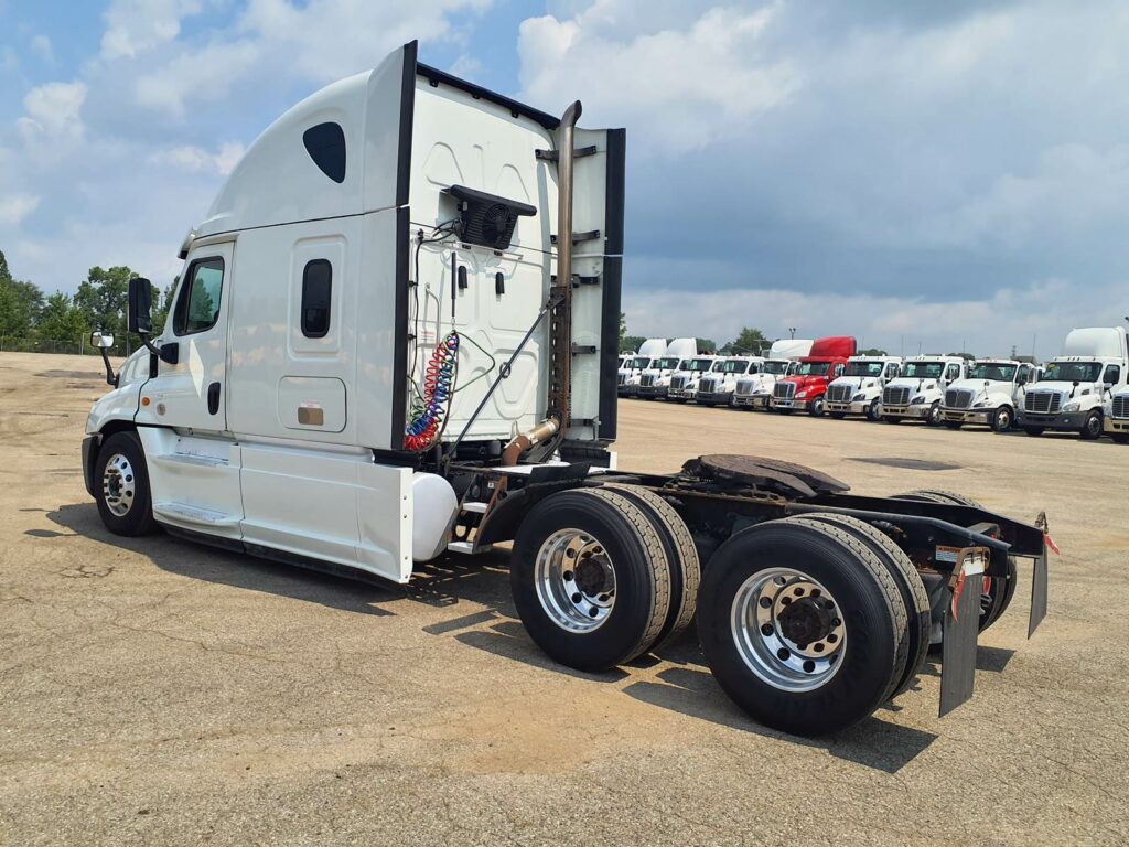 2019 Freightliner Cascadia 125 Sleeper Semi Truck – 72″ Condo Sleeper, 455HP, 10 Speed Manual