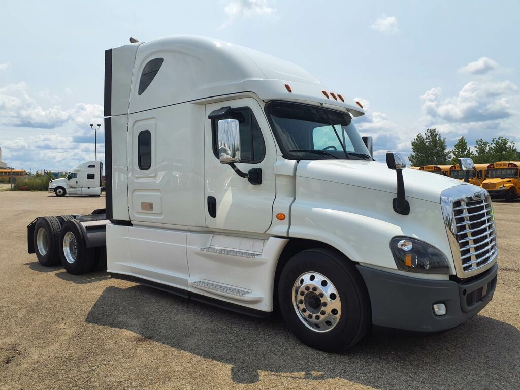 2019 Freightliner Cascadia 125 Sleeper Semi Truck – 72″ Condo Sleeper, 455HP, 10 Speed Manual