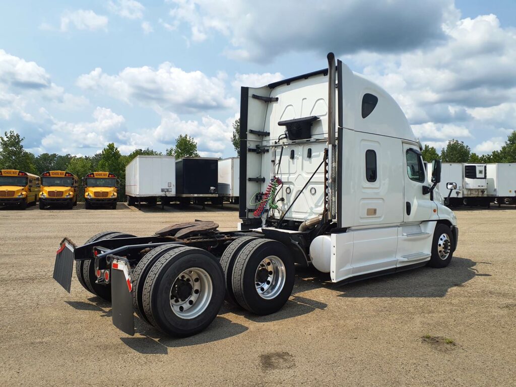 2019 Freightliner Cascadia 125 Sleeper Semi Truck – 72″ Condo Sleeper, 455HP, 10 Speed Manual